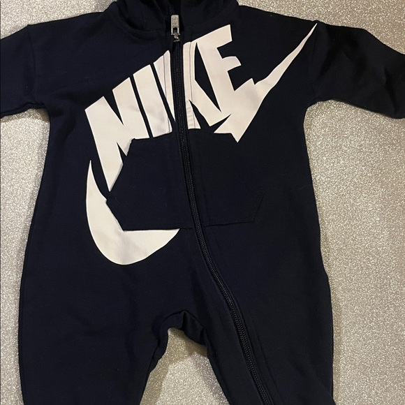 Nike Kids Black and White Hooded Footie - Picture 3 of 6